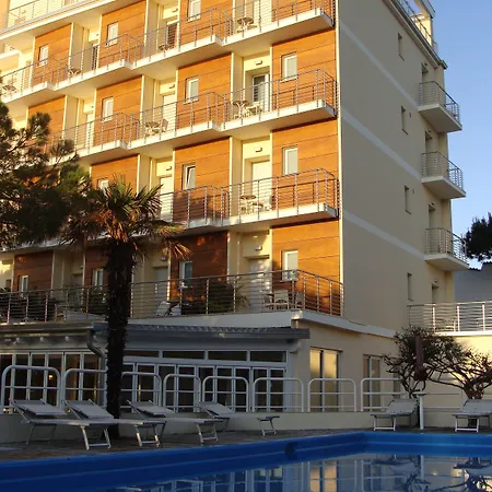 فندق Franca 3*
